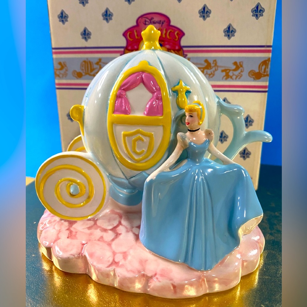 Walt Disney Cinderella & Pumpkin Carriage Vintage Porcelain Figurine